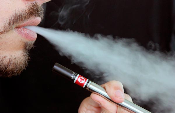 Sustituye tabaco por cigarrillos electrónicos