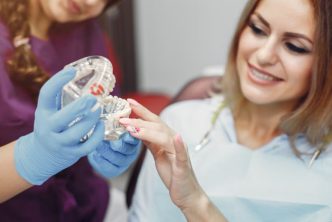 instalación de implantes dentales